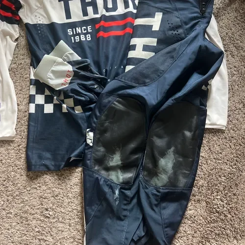 Thor 2023 Pulse
Pant/Jersey/Gloves Combo -
Combat

