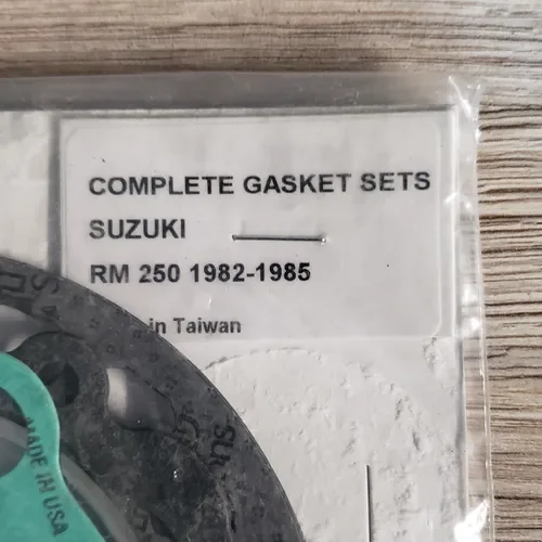 82'-85' Suzuki RM250 Full Gasket & Oil Seal Set