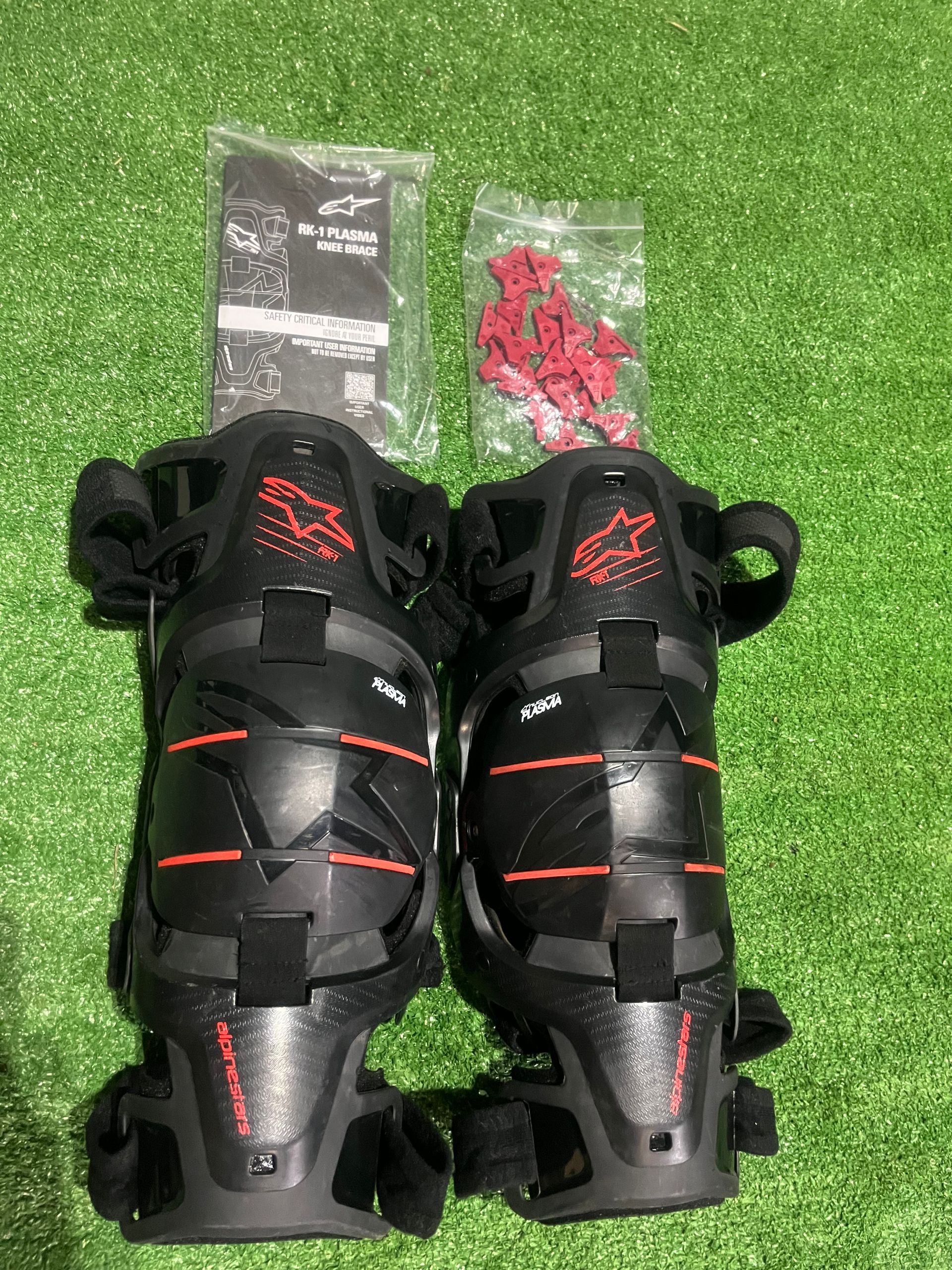 Alpinestars RK-1 Knee Braces