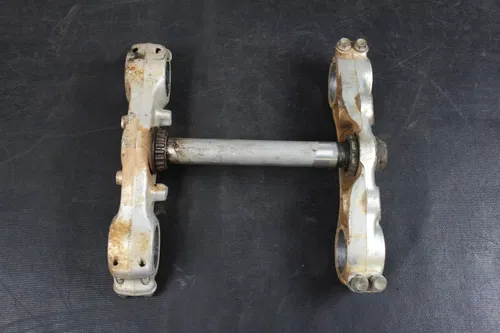 1986 Honda Cr250r OEM Triple Clamps  B4379