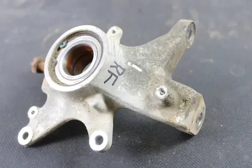 2008 YAMAHA GRIZZLY 700 OEM FRONT RIGHT KNUCKLE HOLDER MOUNT B4450