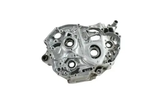 2024 YAMAHA YZ450F OEM RIGHT ENGINE MOTOR CRANKCASE CRANK CASES BLOCK B4451