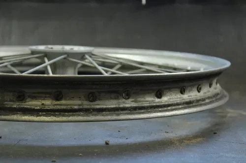 1993 Suzuki Dr350 Complete 21x1.60 OEM Front Wheel  B4468
