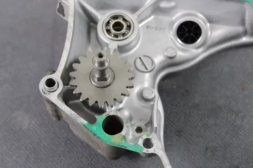 01-07 SUZUKI RM125 OEM ENGINE MOTOR INNER CLUTCH COVER B4499