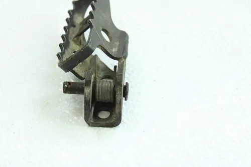 03 Yamaha Ttr225 Left Right Foot Rests Pegs B4310
