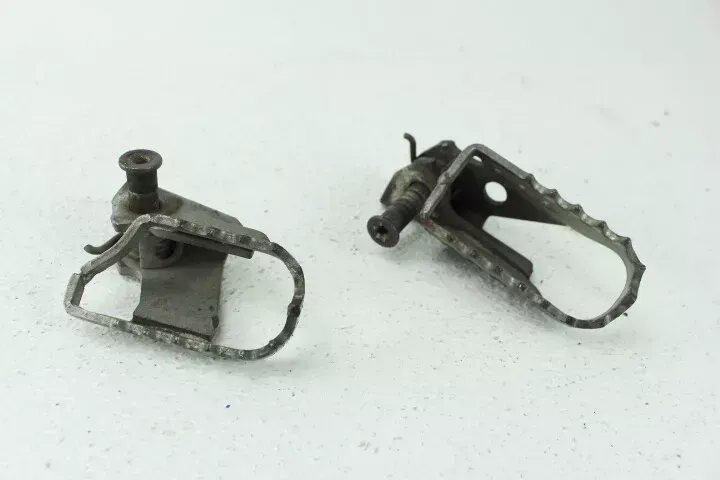02 Yamaha Ttr125l Left Right Foot Rests Pegs OEM 02 TTR 125L B4211
