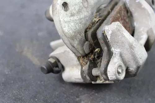 2008 YAMAHA GRIZZLY 700 OEM LEFT FRONT BRAKE CALIPER B4450