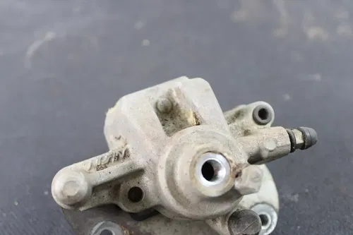 2008 YAMAHA GRIZZLY 700 OEM RIGHT REAR BACK BRAKE CALIPER B4450