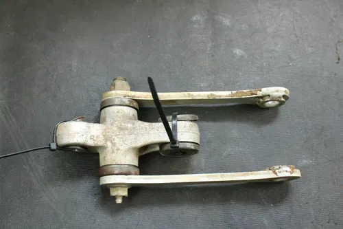 1990 Suzuki Dr250 OEM Shock Linkage  B4429