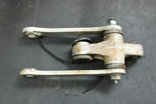 1990 Suzuki Dr250 OEM Shock Linkage  B4429