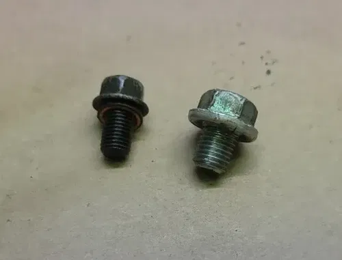 1984 HONDA XR 350 ENGINE OIL DRAIN PLUGS 95701-10016-07 BOLT XR350