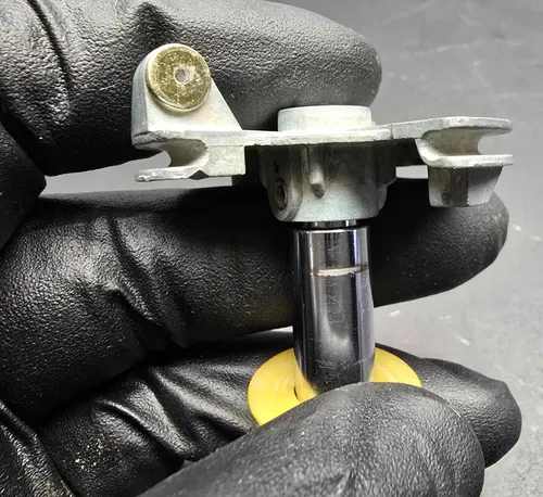 1988 - 2000 HONDA XR 600 CARBURETOR THROTTLE SHAFT 16032-MAG-L01 XR600 BUTTERFLY
