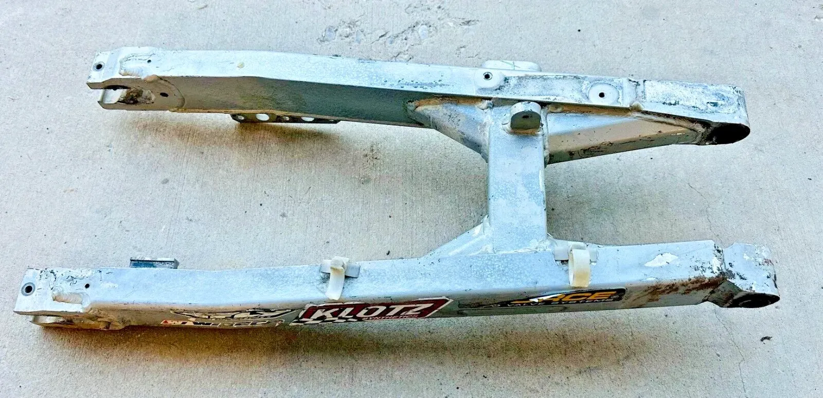 1994 KAWASAKI KDX 200 SWING ARM 33001-1327-TX SWINGARM REAR SUSPENSION KDX200