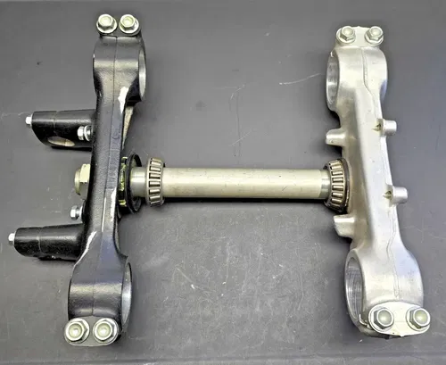 1988 - 2000 HONDA XR 600 TRIPLE CLAMP STEERING STEM 53200-MN1-670 TREE XR600 TOP