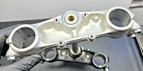1988 - 2000 HONDA XR 600 TRIPLE CLAMP STEERING STEM 53200-MN1-670 TREE XR600 TOP