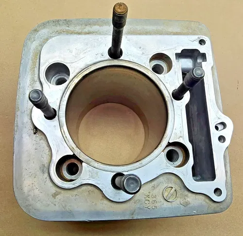1996 - 2004 HONDA XR 400 OEM ENGINE CYLINDER JUG 12100-KCY-670 *DAMAGED* 400EX