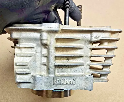 1996 - 2004 HONDA XR 400 OEM ENGINE CYLINDER JUG 12100-KCY-670 *DAMAGED* 400EX