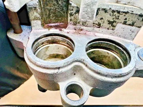 1995 - 1999 HONDA CR 125 250 500 OEM FRONT BRAKE CALIPER 45150-MAC-681 CR250