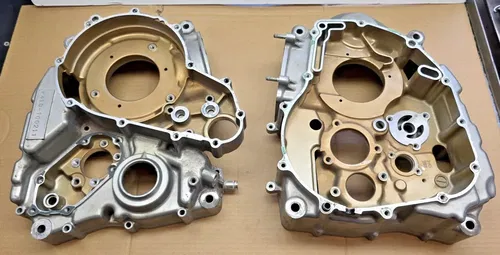 1996 - 2005 SUZUKI DR 650 ENGINE CASES 11300-32863 CASE HALF MOTOR DR650 SET SE