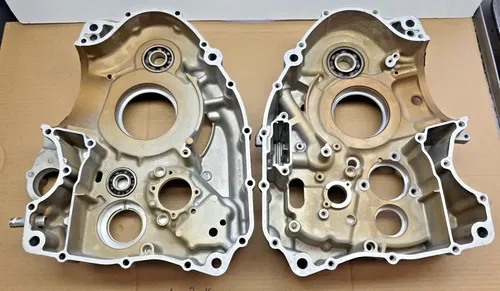 1996 - 2005 SUZUKI DR 650 ENGINE CASES 11300-32863 CASE HALF MOTOR DR650 SET SE