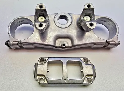 2008 - 2012 SUZUKI RMZ 450 UPPER TRIPLE CLAMP 51311-28H11 STEERING STEM RMZ450
