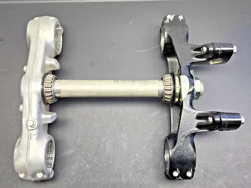 1988 - 2000 HONDA XR 600 TRIPLE CLAMP STEERING STEM 53200-MN1-670 TREE XR600 TOP
