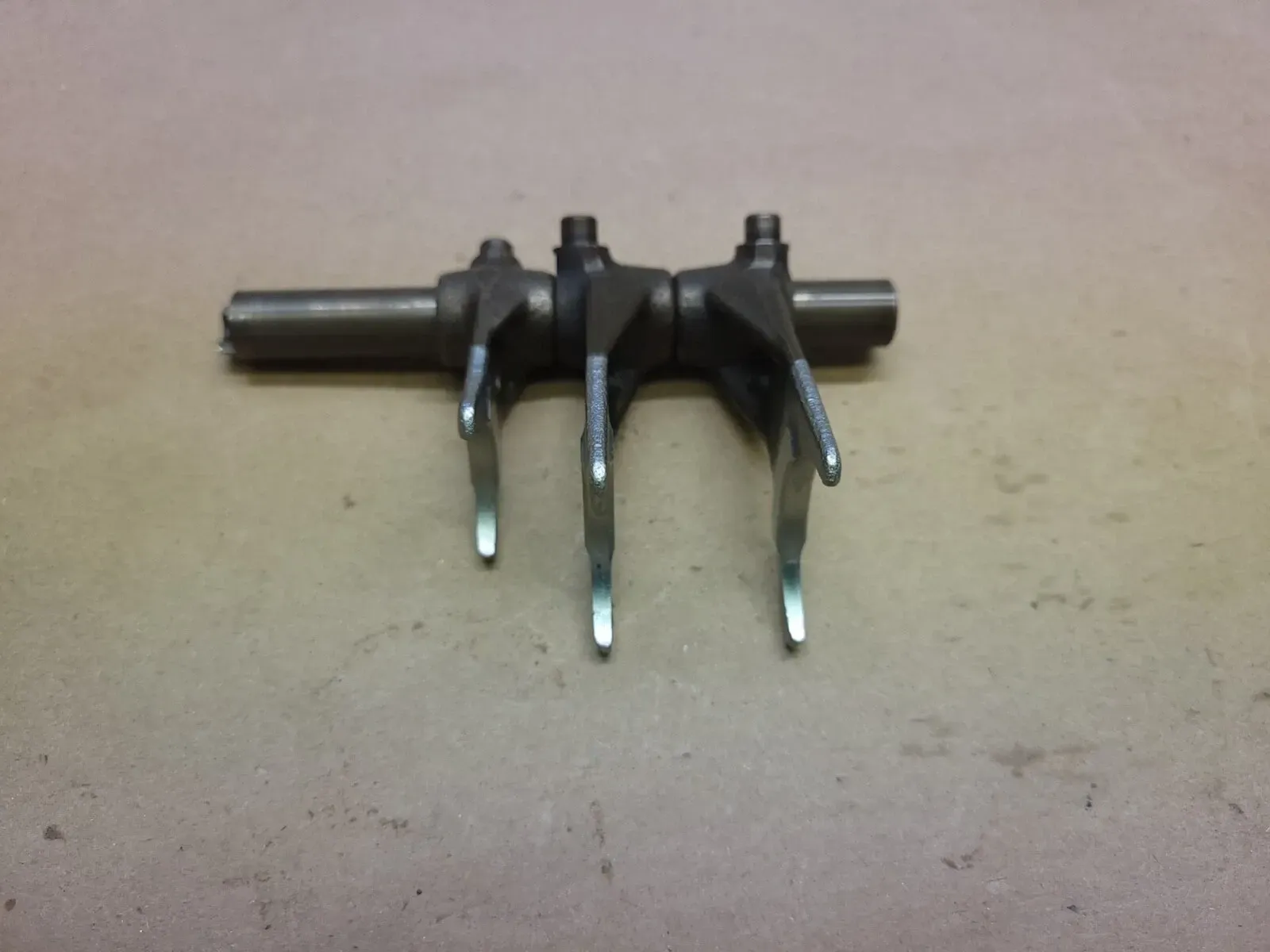 1983 - 1985 HONDA XR 350 SHIFT FORKS SHIFTER 24211-KF0-000 GEAR SHIFTER XR350