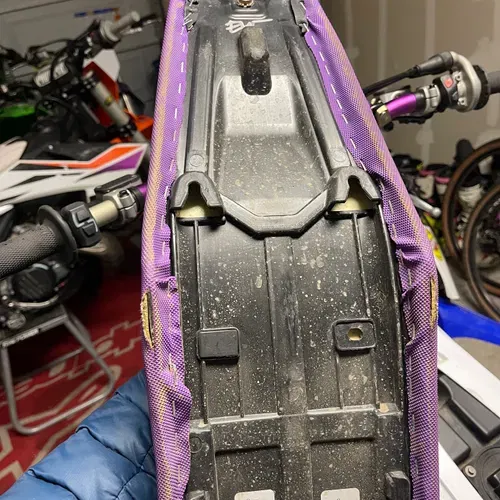 23'-24' Husqvarna Guts 27mm Taller Seat