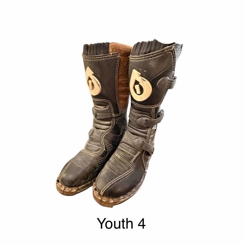 Youth One Industries Boots - Size 4