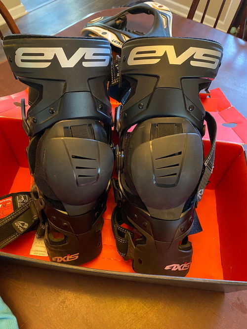 Evs knee braces 