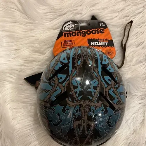 NWT Thorns & Skulls MONGOOSE Helmet Youth
