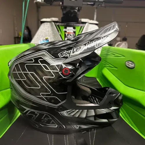 Troy Lee Designs SE5 Carbon Helmet size M
