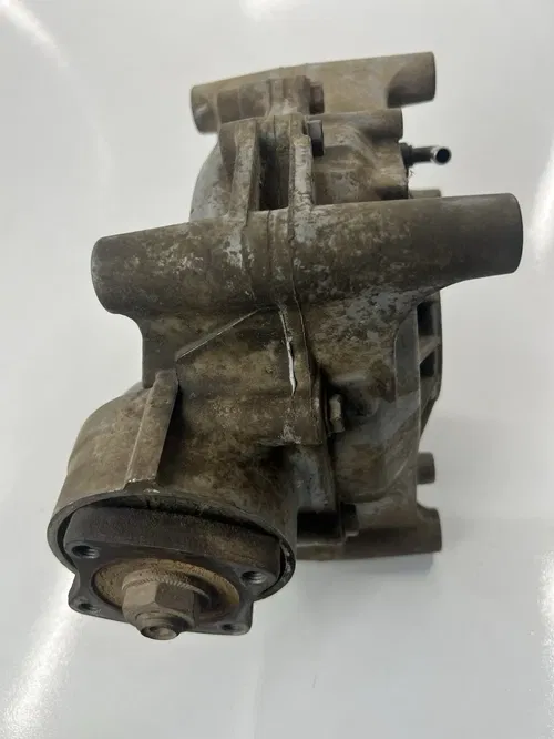 2009 Polaris Sportsman 850 Rear Differential Dif Gear Case 2204462 2204452