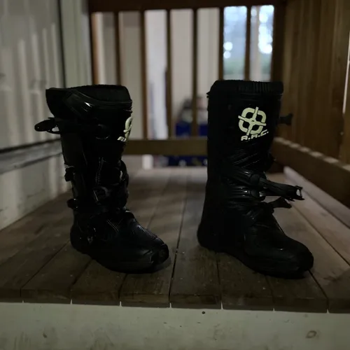 Arc Boots - Size 9