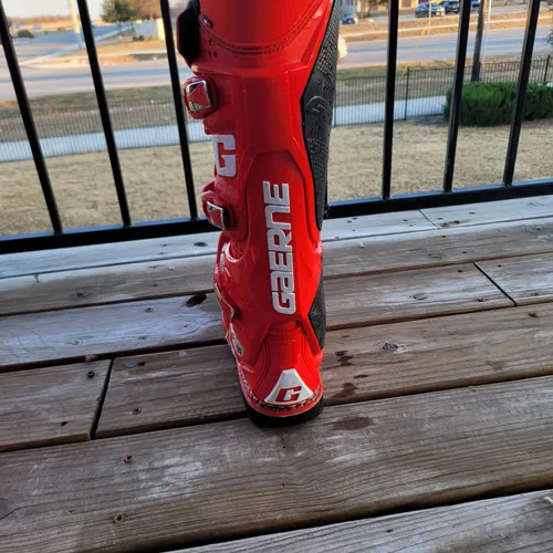 Gaerne SG12 RED Boots - Size 9.5