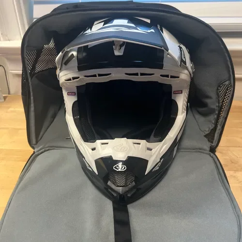 6D FXR ATR-2 Helmet - Medium & Large Liners Included - Excellent Condition 