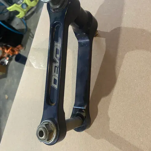 Devol 1" lowering link