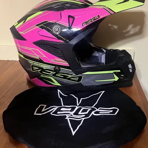 VEGA MCX HELMET 
Size-M
BRAND NEW!!!

