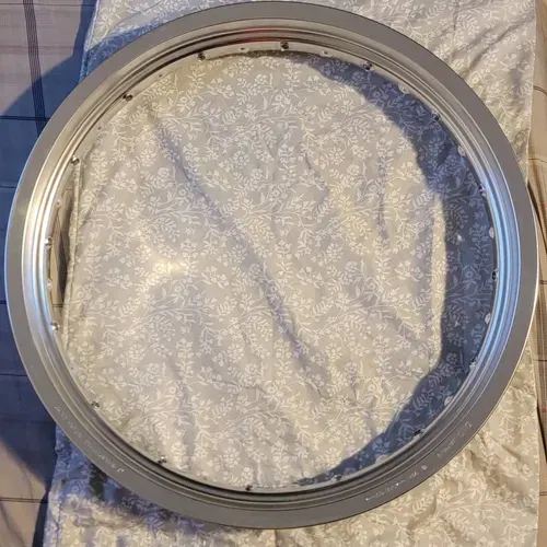 NEW SILVER D.I.D 19X2.50 RIM 32 SPOKE