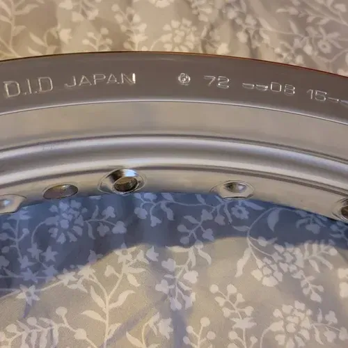 NEW SILVER D.I.D 19X2.50 RIM 32 SPOKE