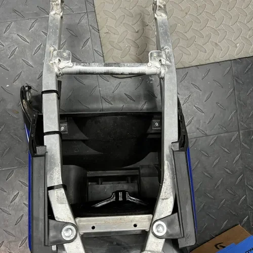 2008 Yz125 Subframe/airbox And Boot 