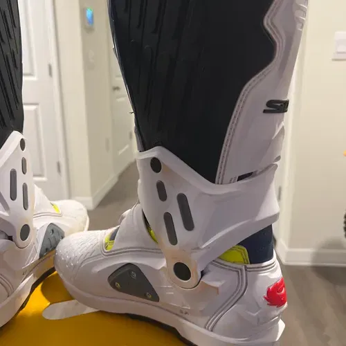 Sidi Atojo SRS
Europe Brand Mx & Enduro 