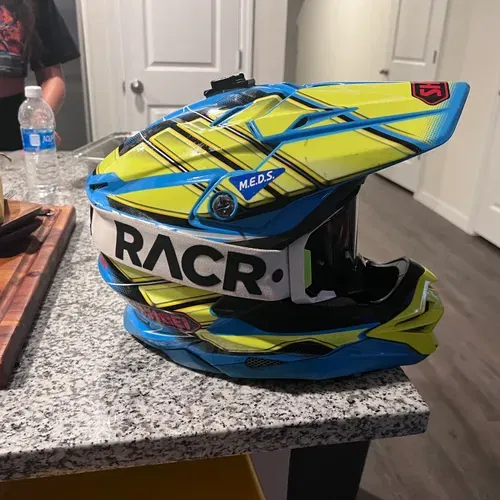 Shoei Helmet Includes Limited Edition Goggles 
