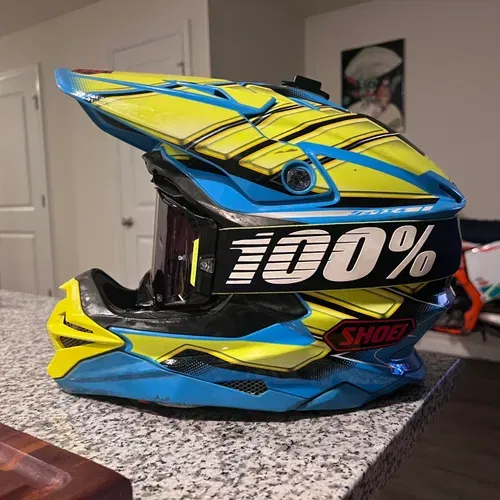Shoei Helmet Includes Limited Edition Goggles 