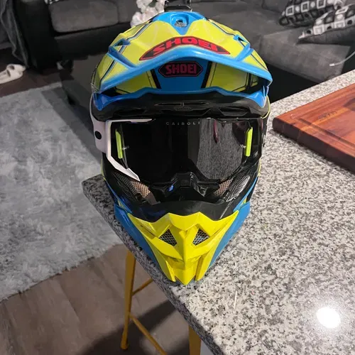 Shoei Helmet Includes Limited Edition Goggles 