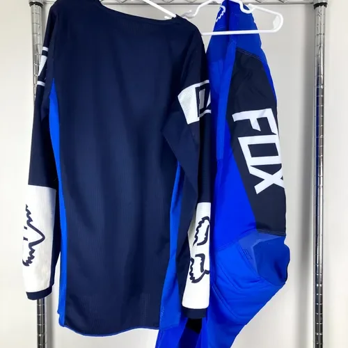 Fox 180 Set - YL/26"  Jersey is like new.  Pants are used but in fantastic shape