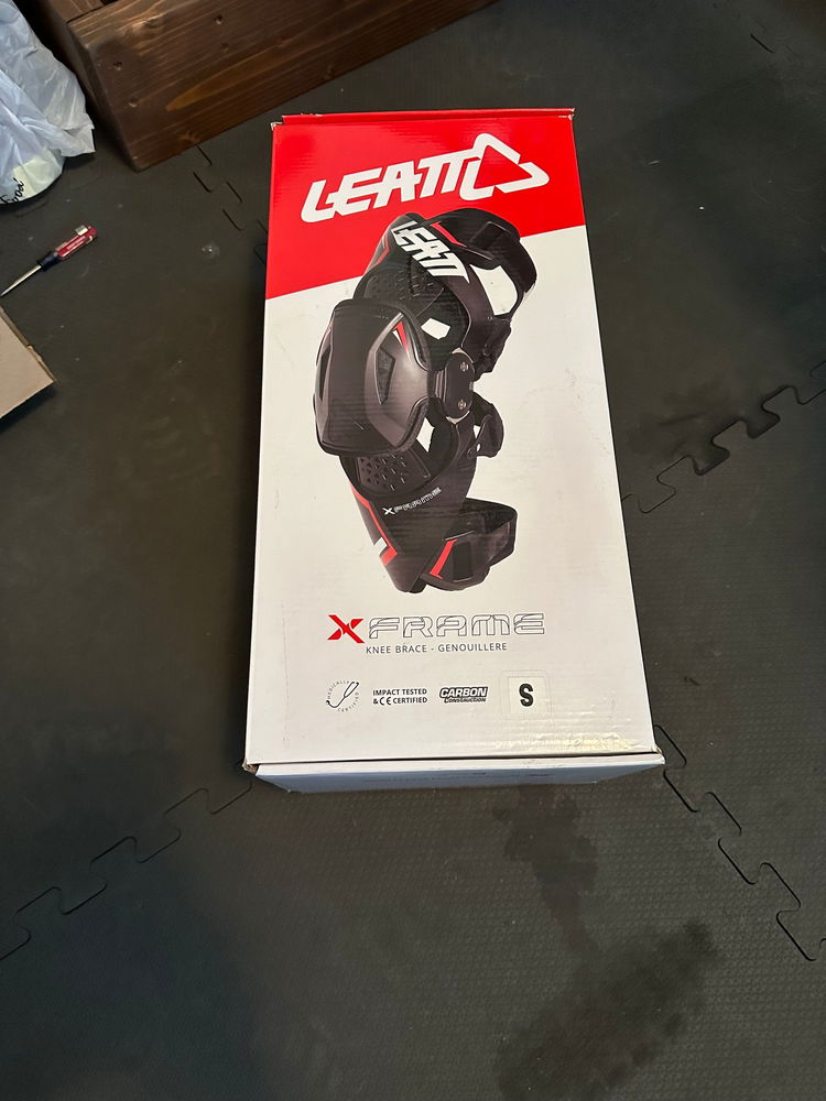 Leatt X Frame Knee Braces Size Small Leatt X Frame Knee Braces Size Small