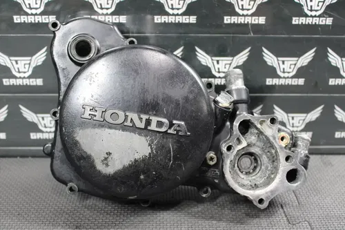 再入荷アイテム 1986 11340 COVER CLUTCH SIDE MOTOR ENGINE OEM CR125R HONDA パーツ