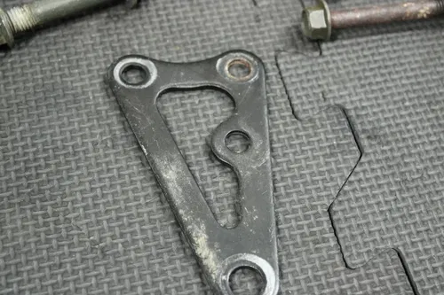 2006 YAMAHA TTR250 OEM ENGINE MOTOR MOUNT STAY BRACKETS 4GY-21318-01-00
