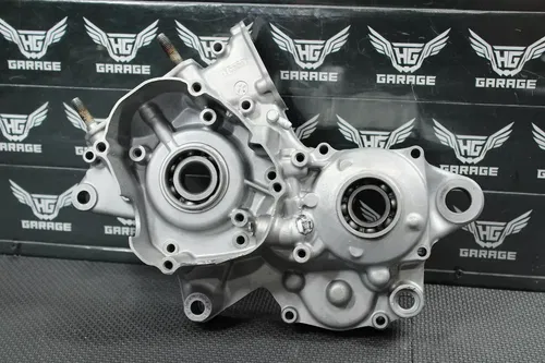 2005 YAMAHA YZ125 OEM LEFT ENGINE MOTOR CRANKCASE CRANK CASE HALF